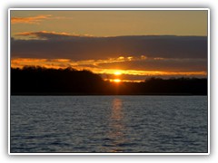 Abends wollte ich den Sonnenuntergang am See erleben. Hat sich hier die Sonne geteilt?