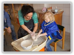13.4.: 1. Bestenseer Handwerker-Hoffest. Keramik-Herstellung mit Barbara Wei. Weitere Fotos im Hoffest-Ordner vom 13.4. 