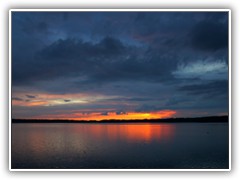 9.5.: Nur am Horizont war der Himmel ber dem Ptzer Vordersee intensiv rot gefrbt.