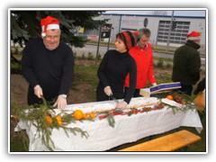 15.12.: Stollenanschnitt der Bckerei Wahl. Weitere Fotos im Weihnachtsmarkt-Ordner vom 15.12. 