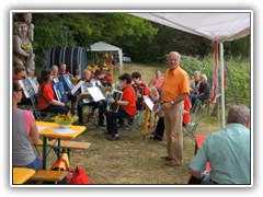 14.6.: Der Vorsitzende des Weinbauvereins Herbert Krenz erffnete das Fest und begrte neben den Gsten die Musikschule Frhlich. Weitere Fotos im Weinbergfest-Ordner vom 14.6.  