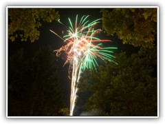 26.7.: Ein wunderschnes Feuerwerk gab es kurz vor Mitternacht auf der Dorfaue zu sehen. Weitere Fotos im Sommerfest-Ordner vom 26.7.  