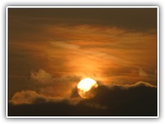 27.11.: Am spten Nachmittag nherte sich eine Wolkenfront, und die Sonne verabschiedete sich.