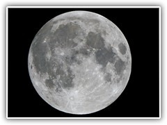 27.9.: Der 'Supermond' vergrert. Heute Nacht erwartet ihn eine totale Mondfinsternis, die alle 18 Jahre stattfindet. Durch die Brechung des Lichts in der Erdatmosphre erscheint er rot (Blutmond).