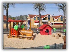Gleich nebenan ist der Spielplatz.