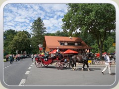 6.8.: Ankunft der Schtzenvereine am kniglichen Forsthaus. Weitere Fotos im Schtzenfest-Ordner vom 6.8.</a
