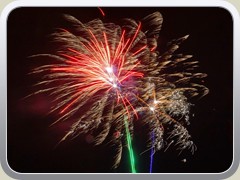 1.1.: ein abwechslungsreiches Feuerwerk gab es an der Dorfaue zu sehen. Weitere Fotos im Neujahr-Ordner vom 1.1.</a