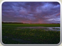 Die Nacht brach an, in der Ferne waren die Lichter von Gr�bendorf zu erkennen.