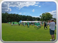 Start zur Platzrunde der Mitglieder.