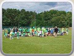 Vorbereitung zum Gruppenfoto durch den Fotografen Holger Sch�tze.