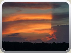 27.7.: Auf der gegenber liegenden Seite konnte nach Sonnenuntergang eine schne Wolkenfrbung beobachtet werden.