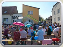 19.8.: Der LAUSL-Verein hatte ein Konzert mit dem Liedermacher Gerhard Schne auf der Dorfaue organisiert.