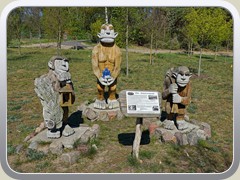 Die Bestenseer M�rchenfiguren, die Bestwaner, im Generationenwald.