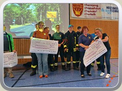 �bergabe der Benefiz-Gelder an den M�nnergesangverein.