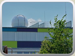 Das Observatorium auf dem Dach der Grundschule.