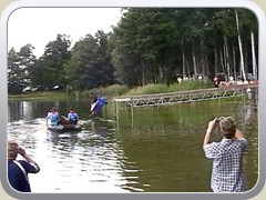 Standbilder aus einem Video der 'Fl�ge' waren wegen der schlechten Qualt�t der Kamera alles andere als �berzeugend.