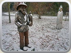 Zwei weitere Mrchenfiguren: Falkner und Schneeknigin