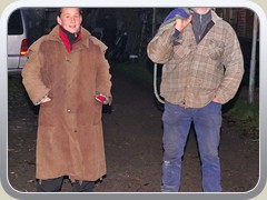 Die 'Pferdeflsterer' haben die Kutsche und Pferde vorbereitet.