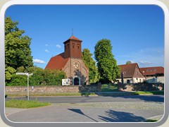 Auf dem R�ckweg kamen wir an der ca. 700 Jahre alten Dorfkirche vorbei