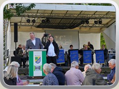 Ortsvorsteher Jrgen Ostlnder begrt die Gste