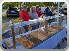 Der Ptzer Heimatverein bot selbstgebackenen Kuchen an