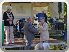 Ehrung fr Frau Damm, aktiv in der frheren Kommunalpolitik