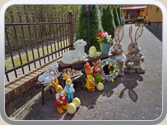 Auch in der Motzener Stra�e kurz vor den Kiesseen ist Ostern nicht zu �bersehen