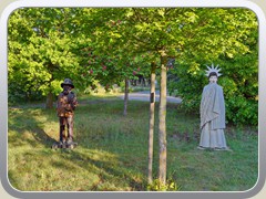 Dazu geh�rige Schneek�nigin von Bestensee mit Falkner