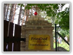 17.6.: Besichtigung eines Privatfriedhofes in Friedrichsbauhof. Weitere Fotos im  Radtour-Ordner vom 17.6. 