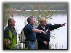 Dort sind noch zwei Boote!