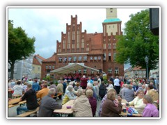 Das Fest auf dem Rathausplatz war gut besucht.