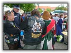 Die Triker kamen aus ganz Deutschland und lie�en die K�niginnen auf ihrer Lederjacke unterschreiben.
