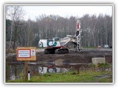 19.11.: Eine Ramme verdichtet den Untergrund