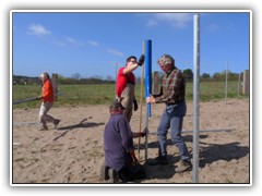 9.4.: Am Weinberg/M�hlenberg gingen die vorbereitenden Arbeiten zum Pflanzen der Rebst�cke weiter. Weitere Fotos im  Ordner vom 9.4.
