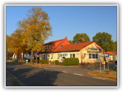 29.10.: Das Wirtshaus 'Alte Schmiede' im herbstlichen Ambiente.