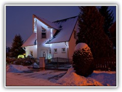 14.12.: Weihnachtlich erleuchtetes Haus. Weitere Fotos im Winterfahrt-Ordner vom 12.12. 
