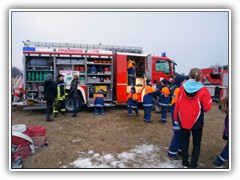 28.3.: Wer wollte, konnte die Technik der Feuerwehr begutachten. Weitere Fotos im Osterfeuer-Ordner vom 28.3. 