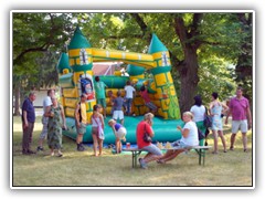 27.7.: Viel Abwechslung gab es wieder fr die Kinder. Weitere Fotos im Ptzer Sommerfest-Ordner vom 27.7. 