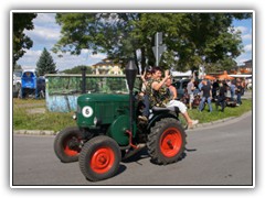 Der eine Traktor verabschiedet sich.