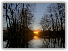 Die untergehende Sonne schien in den Liepe-Graben.