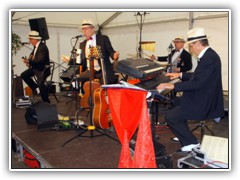 29.11.: Das Rumpelkammer-Orchester unterhielt die Gste. Weitere Fotos im Stollenfest-Ordner vom 29.11. 