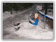 Abends wurde der neue Schneeanzug ausprobiert und fr gut befunden.