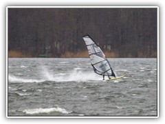 9.1.: Das lockte die Windsurfer auf den Ptzer Vordersee. Weitere Fotos im Surfen-Ordner vom 9.1.
