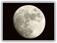 1.2.: Bei klarem Himmel strahlte abends der (fast Voll-)Mond.
