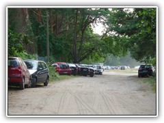 7.8.: Heute kletterte das Thermometer bis 37 C und alle Seen waren mit Autos zugeparkt.