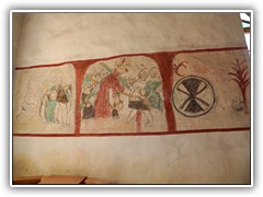 Bei Restaurierungsarbeiten in den 1970er Jahren konnten Teile dieser mittelalterlichen Wandmalerei frei gelegt werden.