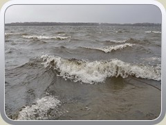 2.3.: Krftiger Wind um die Mittagszeit lie die Wellen auf dem Ptzer Vordersee hoch schlagen