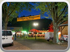4.8.: Der Abend brach an. Weitere Fotos im Dorffest-Vorglhen-Ordner vom 4.8.</a