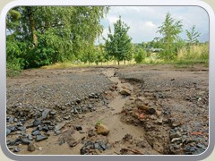 Die Wassermassen bahnten sich in Rinnsalen den Weg hinunter.