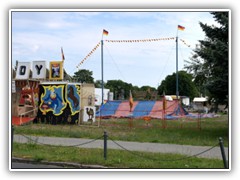 19.6.: Der Zirkus Roy schlgt sein Zelt am Bahnhofsvorplatz auf.